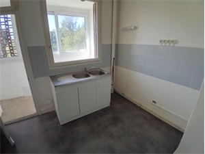 t4 à la location -   08400  VOUZIERS, surface 74 m2 location t4 - UBI471413003